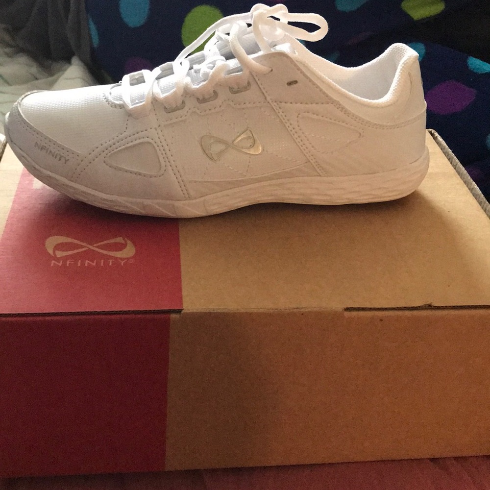 Nfinity Rival Cheer Sneakers